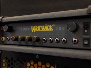 コンパクトな Warwick の100Wベースアンプが 中古品で入荷!! « 浜松の