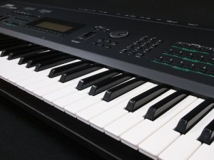 YAMAHA SY77