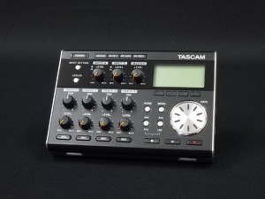 TASCAM  DP-004