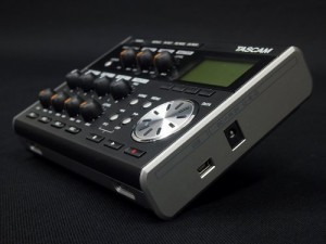 TASCAM  DP-004