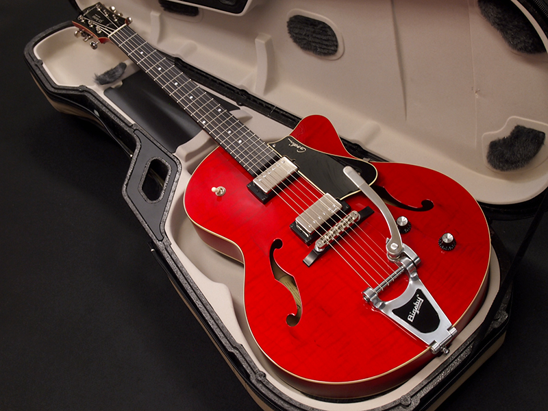 Godin 5th Avenue Uptown / Trans Red with Tric case 《新品