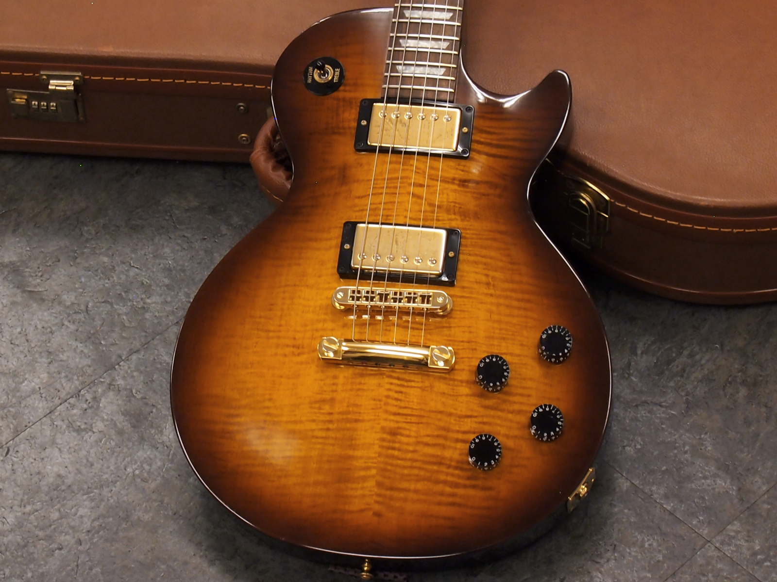 Gibson Les Paul Studio Plus Desert Burst Gold Hw 税込販売価格 118 000 中古 ワイルドなフレームメイプルとデザート バーストカラーがマッチしたクールな外観が魅力 浜松の中古楽器の買取 販売 ギターとリペア 修理 の事ならソニックス