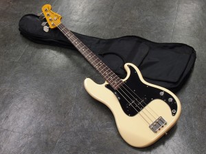 フェンダー　ジャパン　プレシジョンベース　プレベ　1970　70S CLASSIC '70S P PRECISION BASS WHITE BLACK 白黒　パンク　PUNK シド　ヴィシャス　ビシャス　Sid Vicious