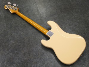 フェンダー　ジャパン　プレシジョンベース　プレベ　1970　70S CLASSIC '70S P PRECISION BASS WHITE BLACK 白黒　パンク　PUNK シド　ヴィシャス　ビシャス　Sid Vicious