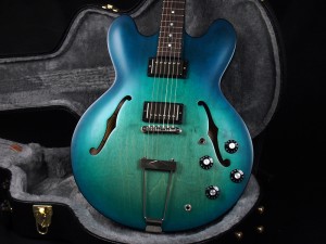 ギブソン ES-335 es330 セミアコ フルアコ シンボディ thin body es-125 ES-335 ジャズ ブルース セミアコ Jazz Blues semi acoustic nashville memphis ナッシュビル メンフィス John lennon ジョン レノン casino epiphone アクアマリン AQ Blue Sunburst ブルーサンバースト