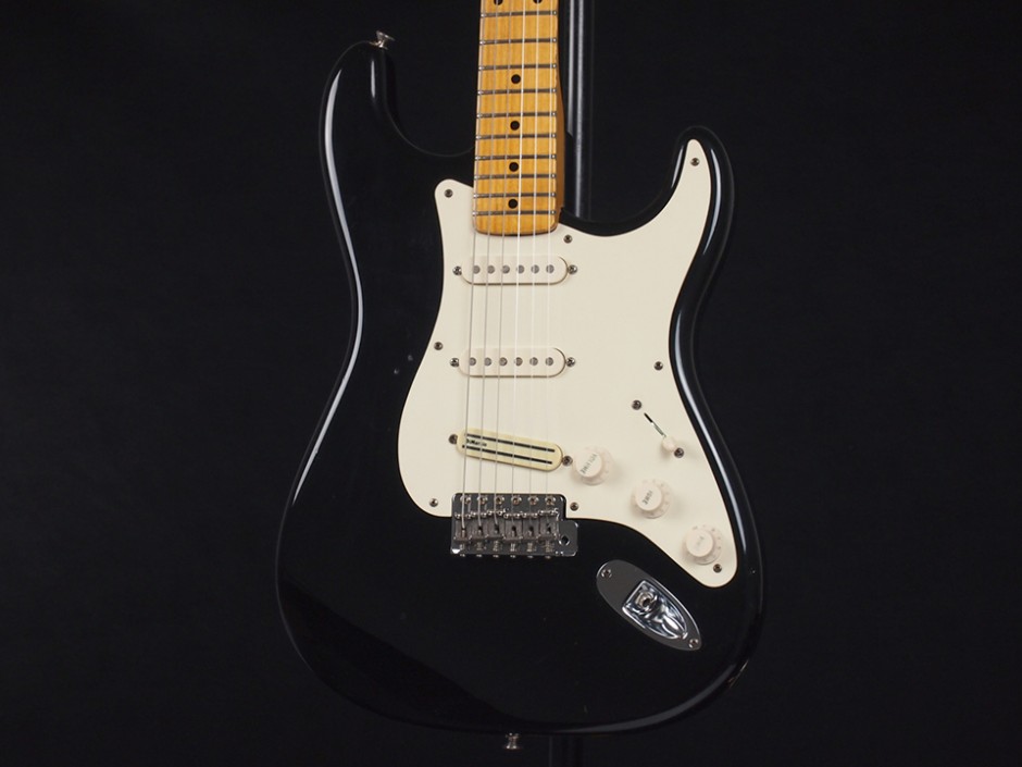 Fender Vintage Hot Rod 57 Stratocaster 税込販売価格 ￥108,000- 中古 市場での流通が少ない ...