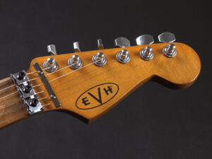 ヴァンヘイレン エディ Edward Van Halen Eddie PEAVEY Musicman Axis 5150 フランケン ウルフギャング Kramer クレーマー