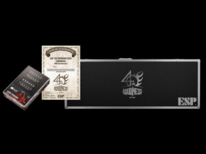 LOUDNESS 40周年ロゴ入り専用ハードケース、メーカー保証書、証明書、トレモロアーム、調整用レ