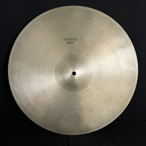 Zildjian A Medium Ride 18インチ ジルジャン Aライド ヴィンテージ 1970年代 70s USA製 ライドシンバル 小径ライド クラッシュライド 薄めレスポンス 立ち上がり早い ウォームサウンド ダーク寄り バランス良好 ジャズ ロック ポップス レコーディング向き スタジオ向き 軽快なピング オールドA ドラムシンバル 中古シンバル