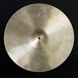 Zildjian A Medium Ride 18インチ ジルジャン Aライド ヴィンテージ 1970年代 70s USA製 ライドシンバル 小径ライド クラッシュライド 薄めレスポンス 立ち上がり早い ウォームサウンド ダーク寄り バランス良好 ジャズ ロック ポップス レコーディング向き スタジオ向き 軽快なピング オールドA ドラムシンバル 中古シンバル