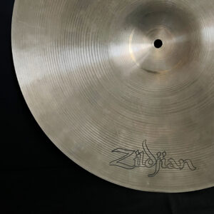 Zildjian A Medium Ride 18インチ ジルジャン Aライド ヴィンテージ 1970年代 70s USA製 ライドシンバル 小径ライド クラッシュライド 薄めレスポンス 立ち上がり早い ウォームサウンド ダーク寄り バランス良好 ジャズ ロック ポップス レコーディング向き スタジオ向き 軽快なピング オールドA ドラムシンバル 中古シンバル