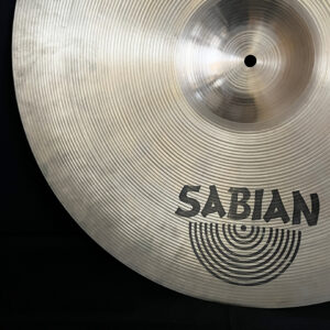 SABIAN AA Orchestral Suspended 20" AA-20S 2000年代製 SABIAN AA AA-20Sセイビアン AAクラッシュ ミディアムシンク サスペンデット吹奏楽 クラシック B20ブロンズ クラッシュシンバル 薄めレスポンス 立ち上がり早い ブライトサウンド 抜け良し バランス良好 オールジャンル対応 ロック ポップス フュージョン スタジオ定番 レコーディング向き カナダ製 ドラムシンバル 中古シンバル