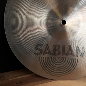 SABIAN AA Regular Hihat 14" Pair 1980年代製 SABIAN AA Regular Hats 14インチ セイビアン ハイハットセット AAハッツ レギュラーハッツ 定番ハイハット 14ハイハット バランス良好 ナチュラルサウンド ブライト寄り オールジャンル対応 ロック ポップス ジャズ スタジオ定番 ライブ向き レコーディング向き 明瞭なチック音 安定したオープンサウンド 扱いやすい プロユース B20ブロンズ カナダ製 ドラムシンバル 中古シンバル