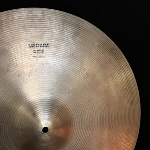 Zildjian A Medium Ride 20インチ ジルジャン Aライド ミディアムライド ライドシンバル 定番ライド ブライトサウンド バランス良好 万能型 ピング明瞭 クラッシュライド対応 ジャズ ロック ポップス スタジオ定番 レコーディング対応 プロユース ドラムシンバル B20ブロンズ USA製 中古シンバル